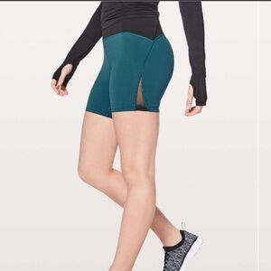 Lululemon Train Times Short *6"
Nile Blue / Black